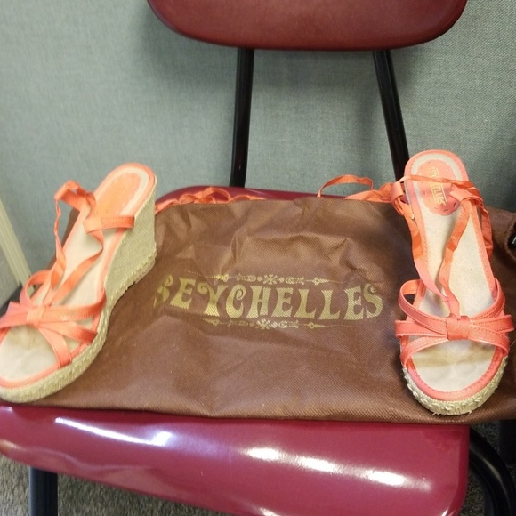 Sandle - Picture 4 of 5